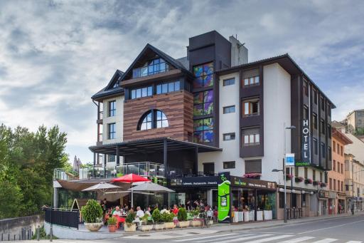 Hotel Sanchez - Housity