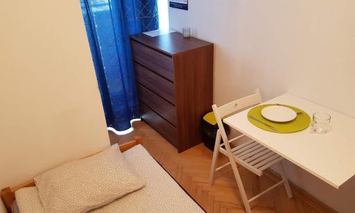 Niebieski Meander Pokoje blisko metra - Housity