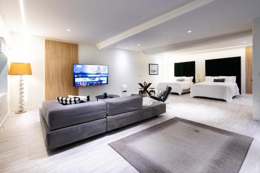Modern Loft with Park Like Setting View - Housity