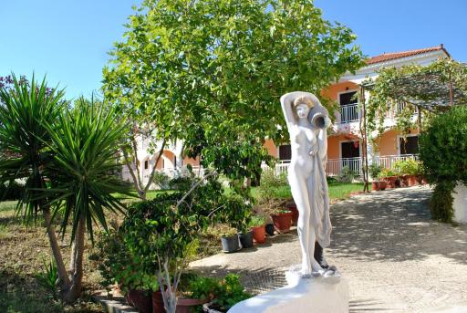 Dennis Apartments - Housity