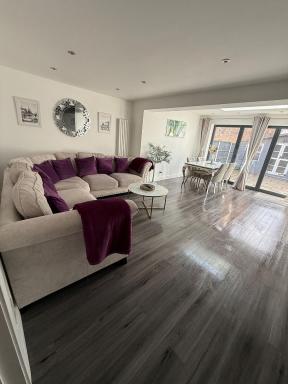 JB Stays Orpington - Housity
