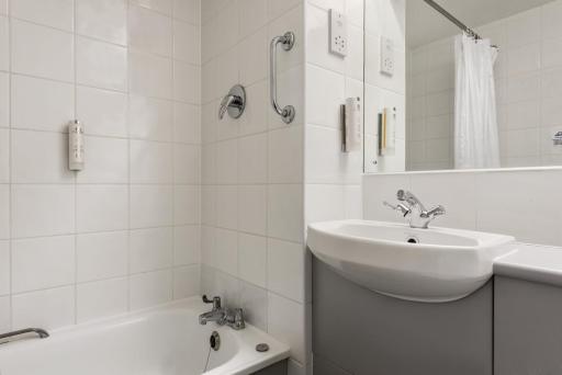 Days Inn Bridgend Cardiff - Housity