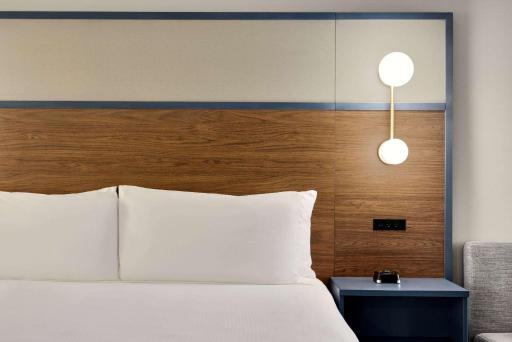 AmericInn by Wyndham Lincoln South - Housity