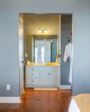 Stone Mountain Manor - Housity