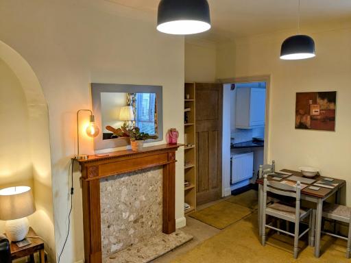 Apartment with Outside Patio and Car Space - Housity