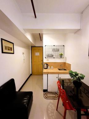 Makati One Poblacion Hotel - Housity
