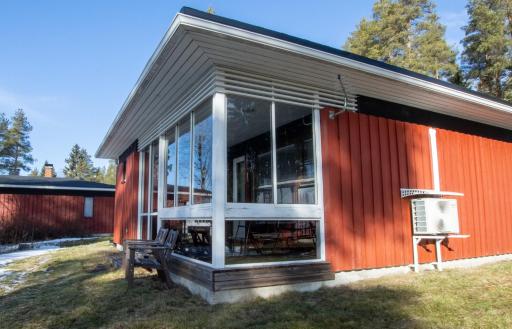Kraatterimökki - Housity