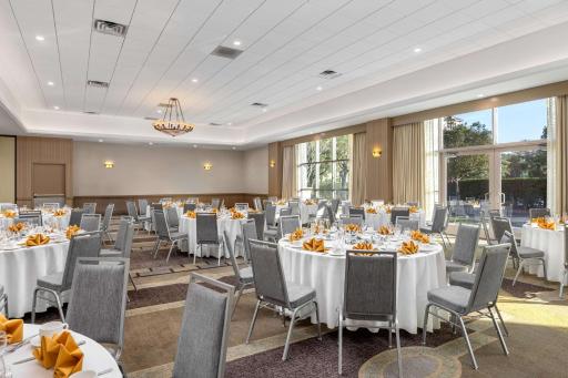 Embassy Suites by Hilton Anaheim South - Housity
