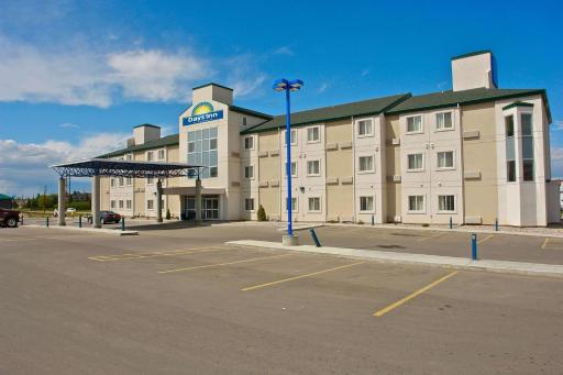 Days Inn by Wyndham Stony Plain - Housity