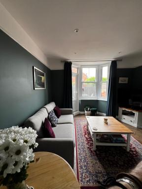 Entire ground floor town flat - Fully equipped and stunning. - Housity