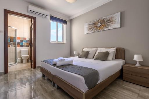 F11-1 Double room with private bathroom in shared Flat - Housity