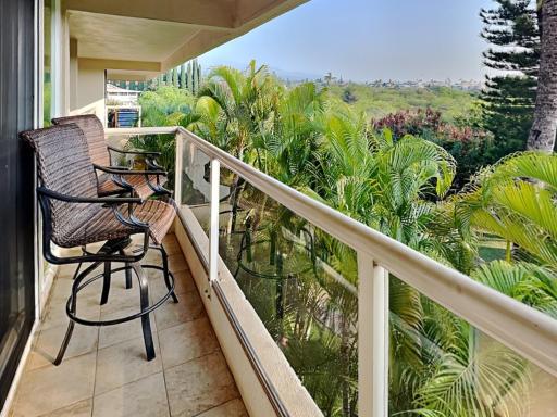 Maui Banyan T-305B - Housity