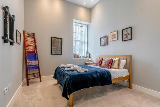 Unique Two Bed Holiday Home in Edinburgh - Housity