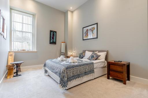 Unique Two Bed Holiday Home in Edinburgh - Housity
