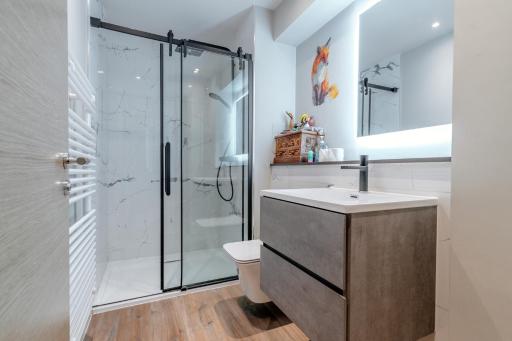 Unique Two Bed Holiday Home in Edinburgh - Housity