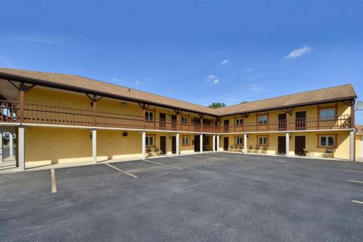 Soudersburg Inn & Suites Lancaster - Housity