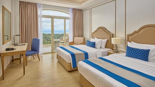 Twin Lakes Hotel near Tagaytay - Housity