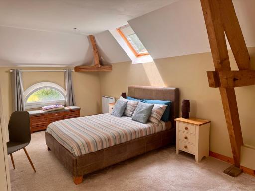 Lac De Lumiere. Relax with rural lakeside living - Housity
