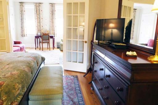 Compass Rose Inn - Housity