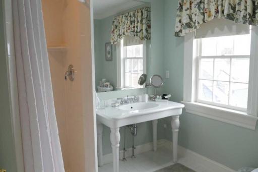 Compass Rose Inn - Housity