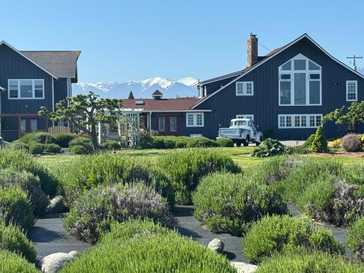 Dungeness Barn House Bed and Breakfast at Two Crows Farm - Housity