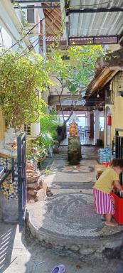 Sunrise Cafe Bungalows - Housity