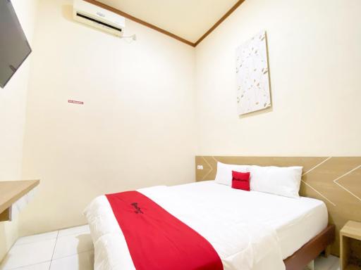 RedDoorz Syariah at Jatiroto Lumajang - Housity