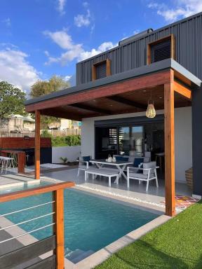 Villa élégante avec piscine privée à Saint Paul + Vue sur la mer - Housity
