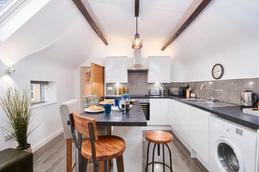 Gateway Mews - Self Check-In, Self-Catering Apartments Near EMA - Housity
