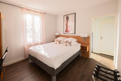 Logis Hotel De Paris - Housity