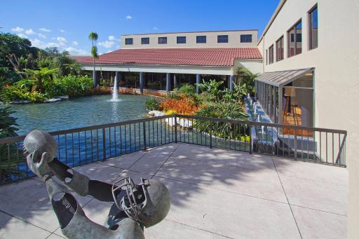 Miami Lakes Hotel - Housity