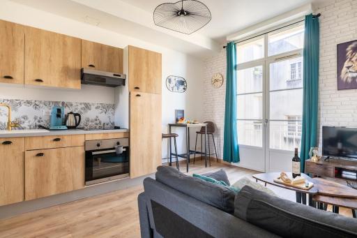 Le Vin Quatre - Housity