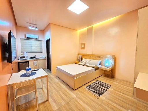 Amado\'s Transient Inn - Free Wide Parking Space - Housity