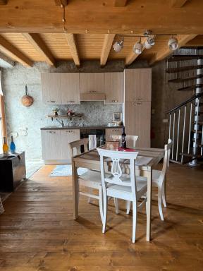 Stone House: fairytale flat with magic lake view - Housity