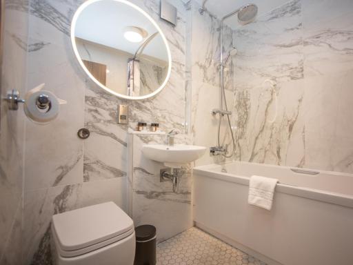 The Royal Toby Hotel - Housity