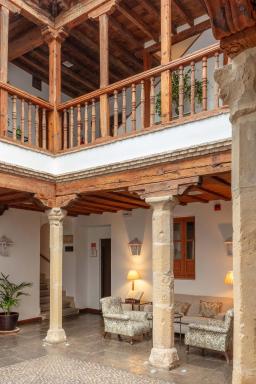 Hotel Puerta de la Luna - Housity