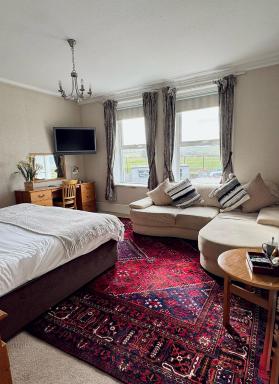 The White House Inn - Whitby - Housity