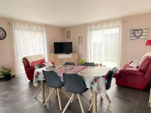 Maison confortable a Coltines 80 m² avec jardin spacieux - Housity