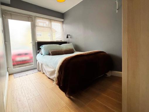 Shirley Apartments, Cozy Studio, Self Check in, 10 min Drive to City Centre, Walking to Redbridge Train Station - Hizvo
