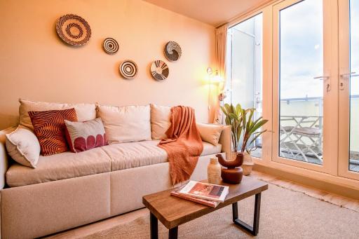 Modern 2BR Apartment with Balcony & City Views near DLR - Housity