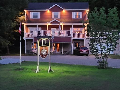 Gîte Le Trésor Caché Bed & Breakfast - Housity
