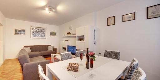 Apartment Osijek-Tvrda - Housity