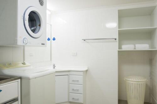 Beach Beachcomber International Resort - Housity