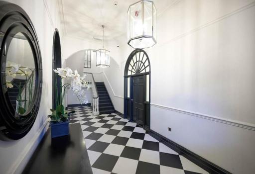 Full Apartment with secure parking great views - Housity