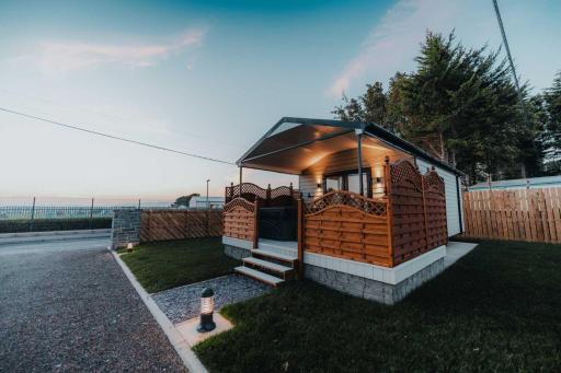 Benone Retreat - Housity