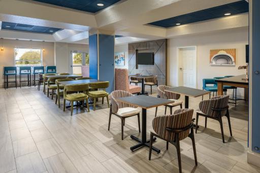 Holiday Inn Express & Suites Orlando International Airport, an IHG Hotel - Housity