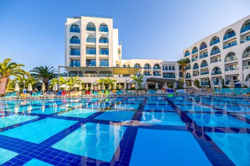 INFINITY BY YELKEN AQUAPARK&RESORTS KUŞADASI - Housity