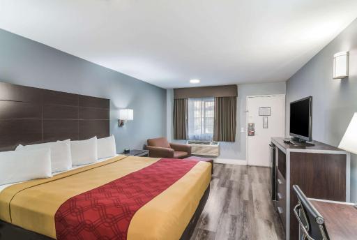 Econo Lodge Hesperia - Victorville I-15 - Housity