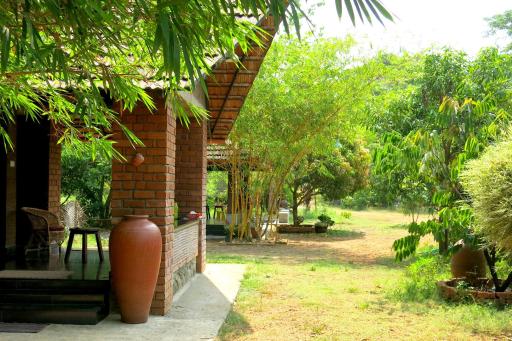 Clayfingers Art Cottage - Housity