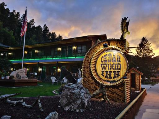 Cedar Wood Inn - Housity